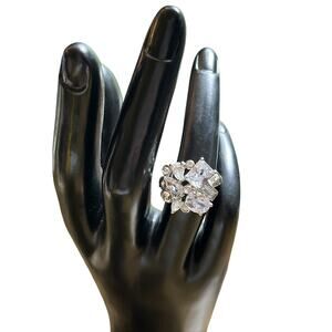 Avon Nataliya V. Collister Cluster Ring — Silvertone Rhinestone Size 7 Vintage